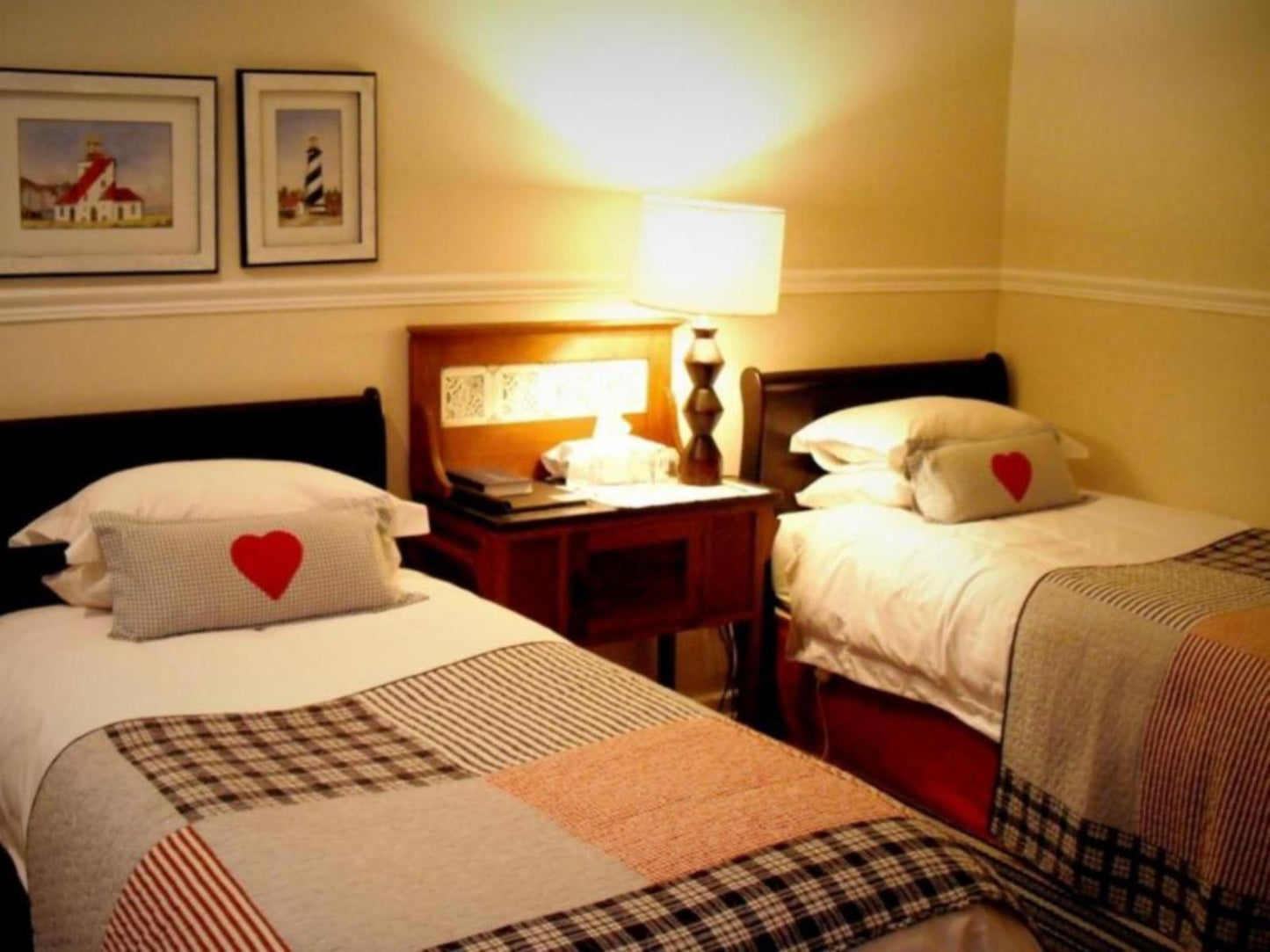 Twin Room with BATH- 2 beds @ The Lighthouse Guesthouse Colesberg