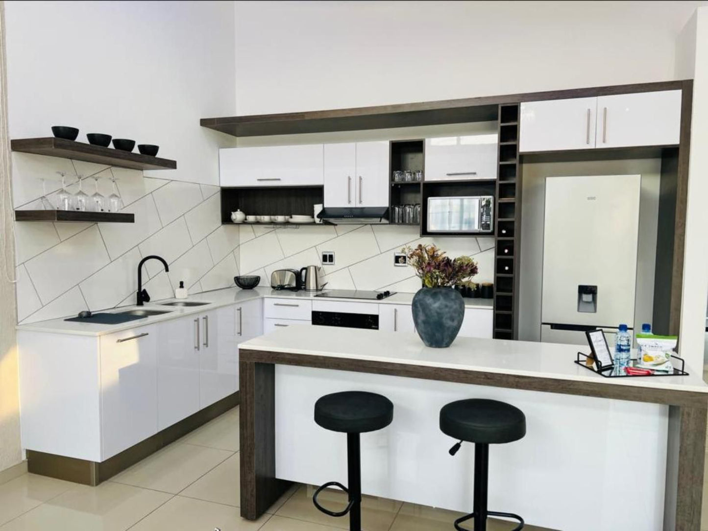 The Lofts Luxury Suites, Suite 6 Kafute, Kitchen