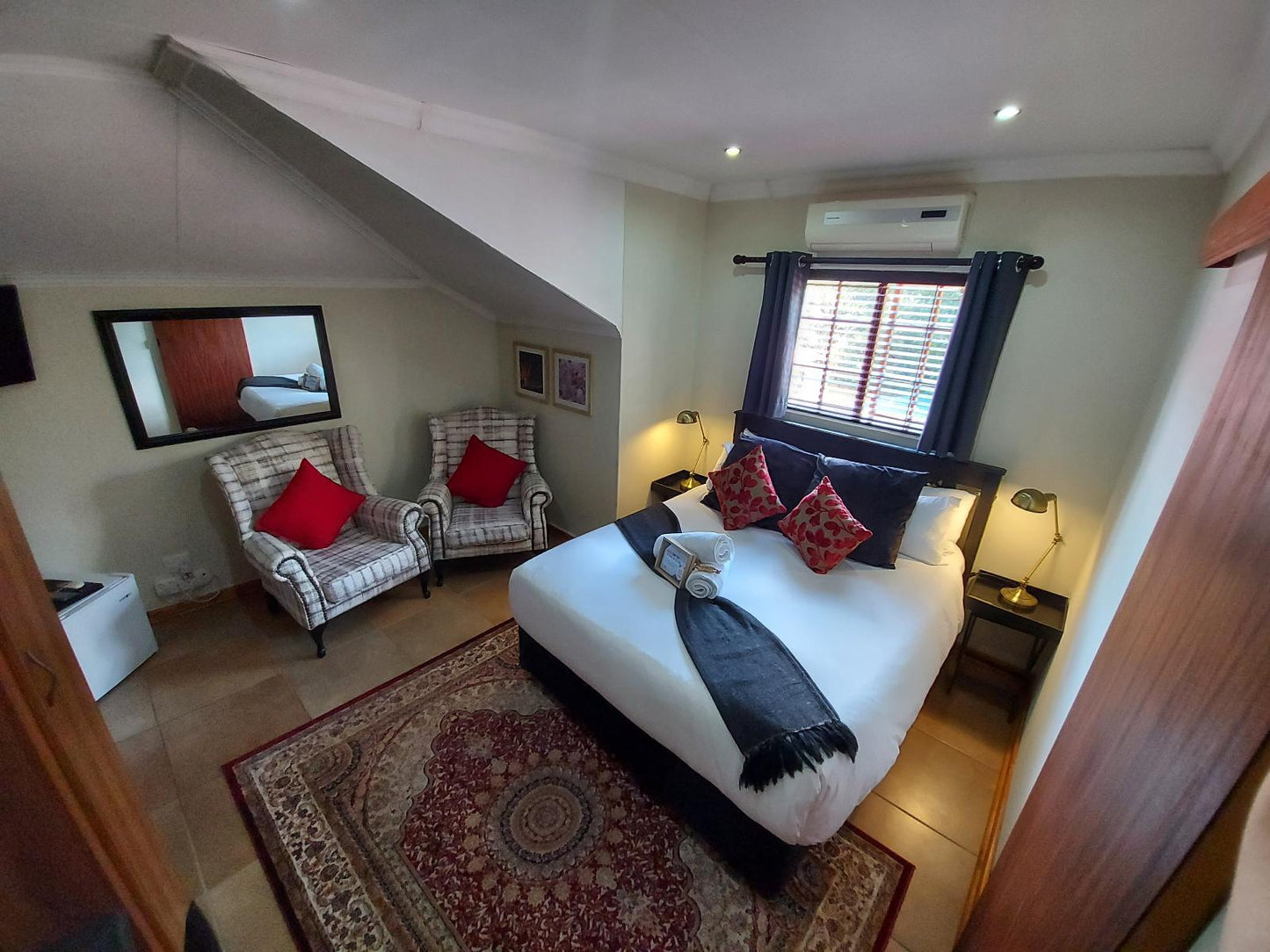 Room 8 - Luxury Queen @ The Oak Potch Guesthouse