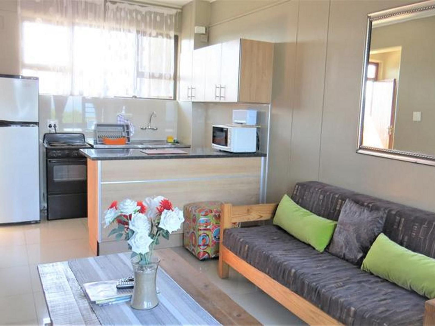 The Tweni Waterfront Guest Lodge, 302 Riviera holiday Flat, Kitchen