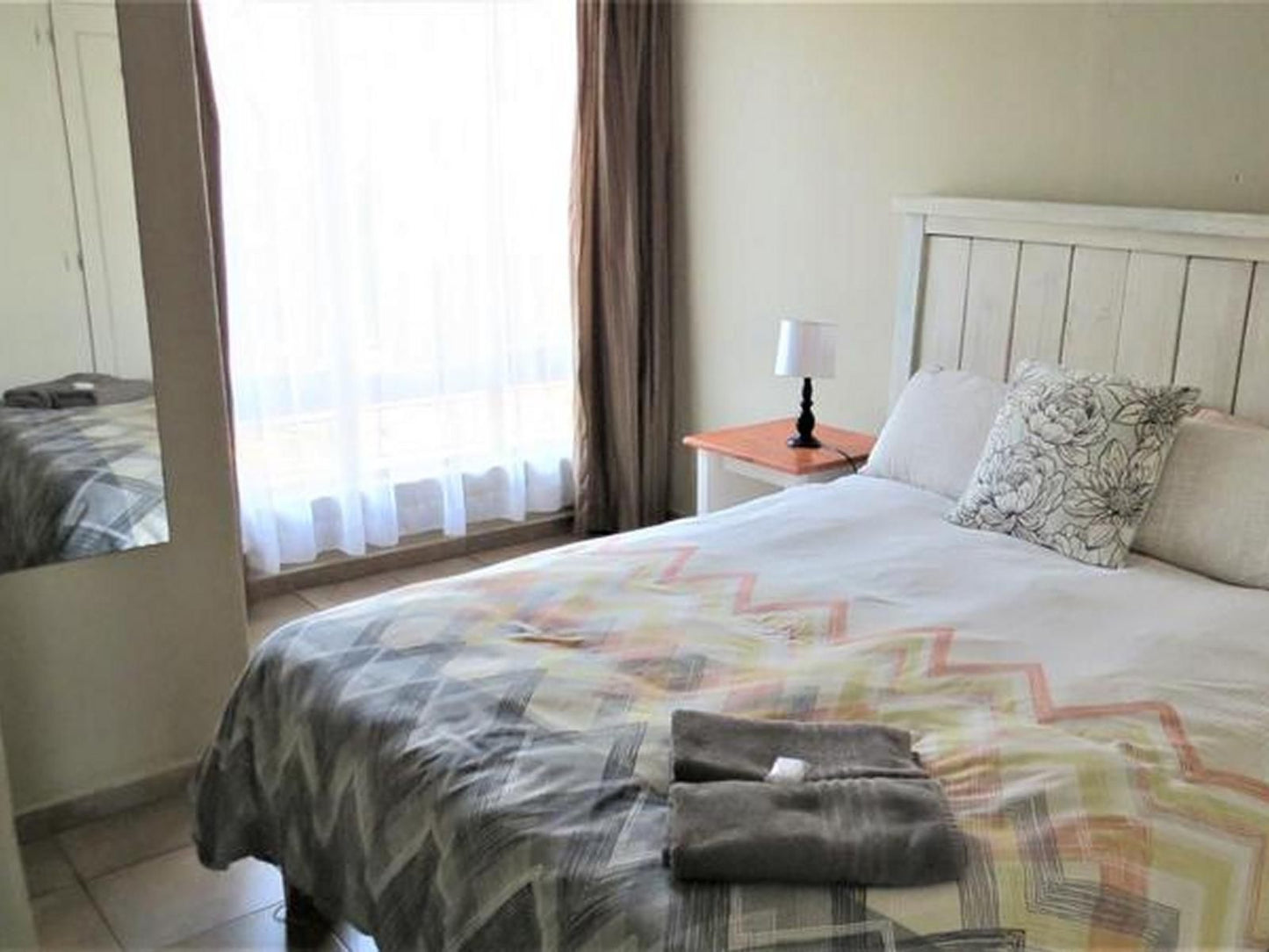 The Tweni Waterfront Guest Lodge, Room 10 Self catering Open Plan Unit, Bedroom