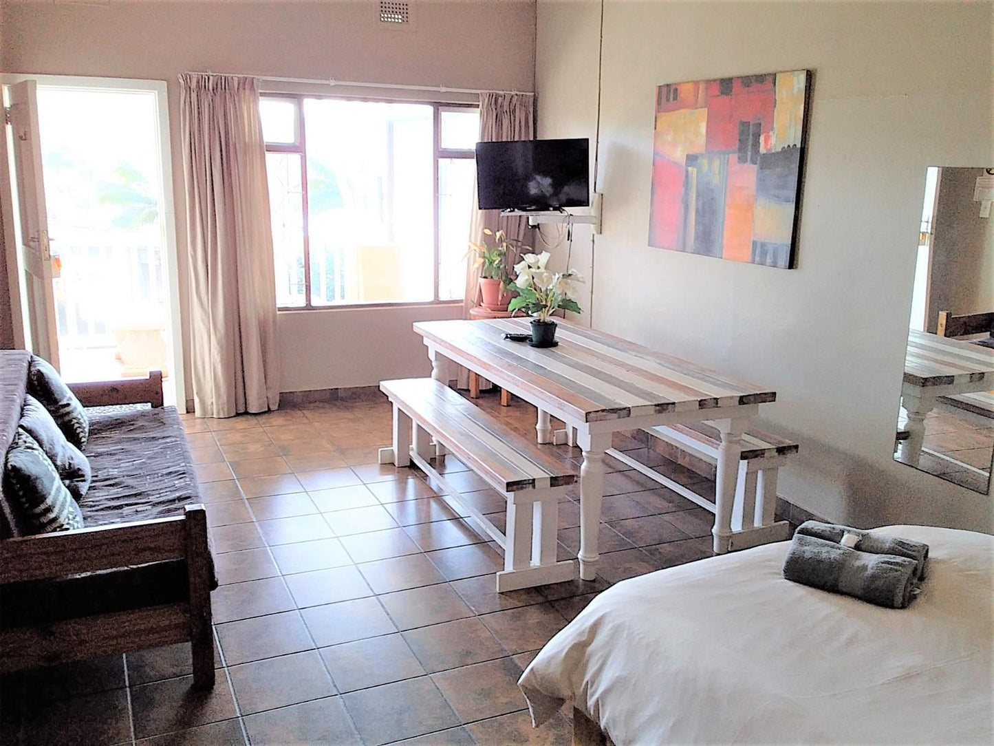 The Tweni Waterfront Guest Lodge, Room 3A Self Catering 2 bedroom flat