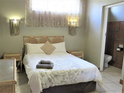 The Tweni Waterfront Guest Lodge, Room 6 Standard Hotel Room, Bedroom