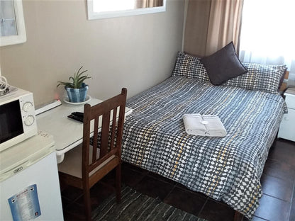 The Tweni Waterfront Guest Lodge, Room 7 / 8 Single Room, Bedroom