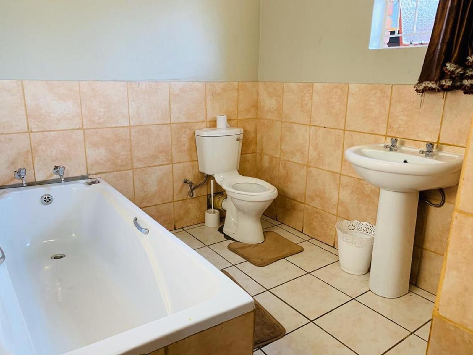 The Village Boiketlo Guest House Generaal De Wet Bloemfontein Free State South Africa Bathroom