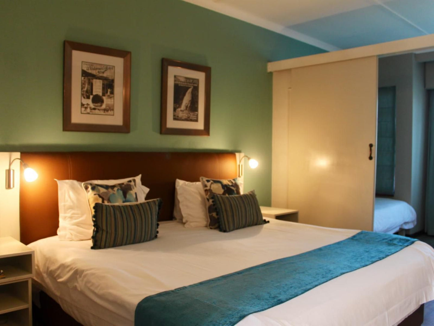 The Wilderness Hotel, Classic King Rooms, Bedroom