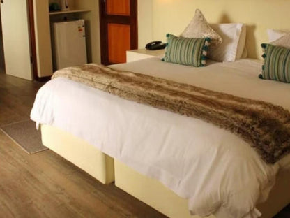 The Wilderness Hotel, Deluxe King Rooms, Sepia Tones, Bedroom