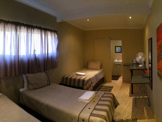 Basic Triple Room @ The Willow Guesthouse