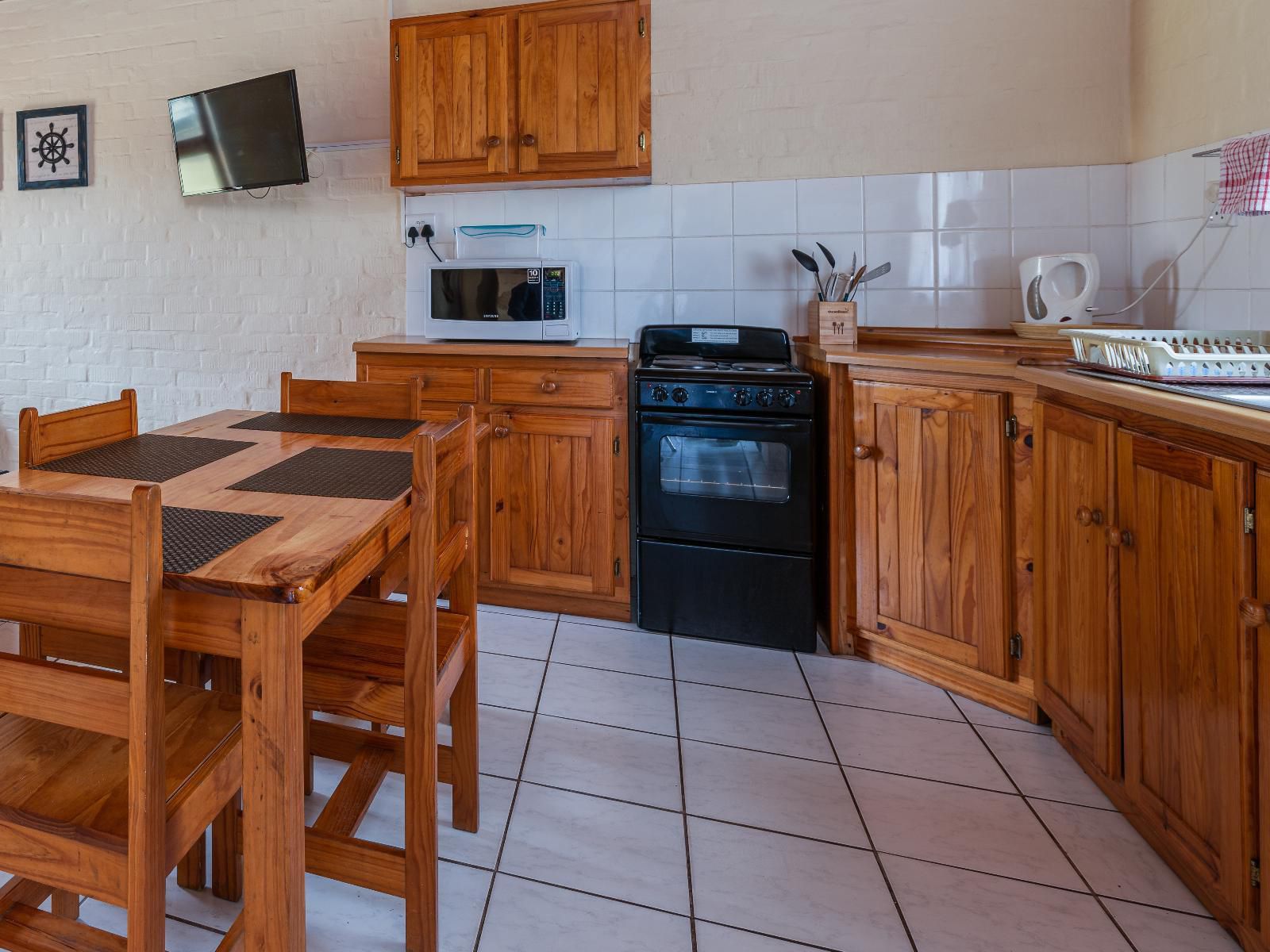 The Willows Resort & Conference Centre, Double Rondavel, Kitchen