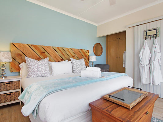 Deluxe Room 3 Superking Size Bed @ Beach House Guest House - Hout Bay