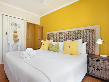 Deluxe Room 4 SuperKing Size Bed @ Beach House Guest House - Hout Bay