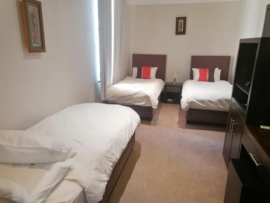 Standard Triple Room 06 @ Clanwilliam Lodge