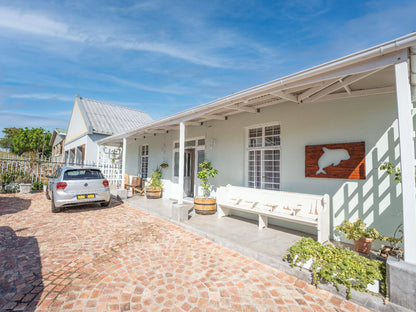 Luxury Suite 6-family room @ The Lookout Guest House