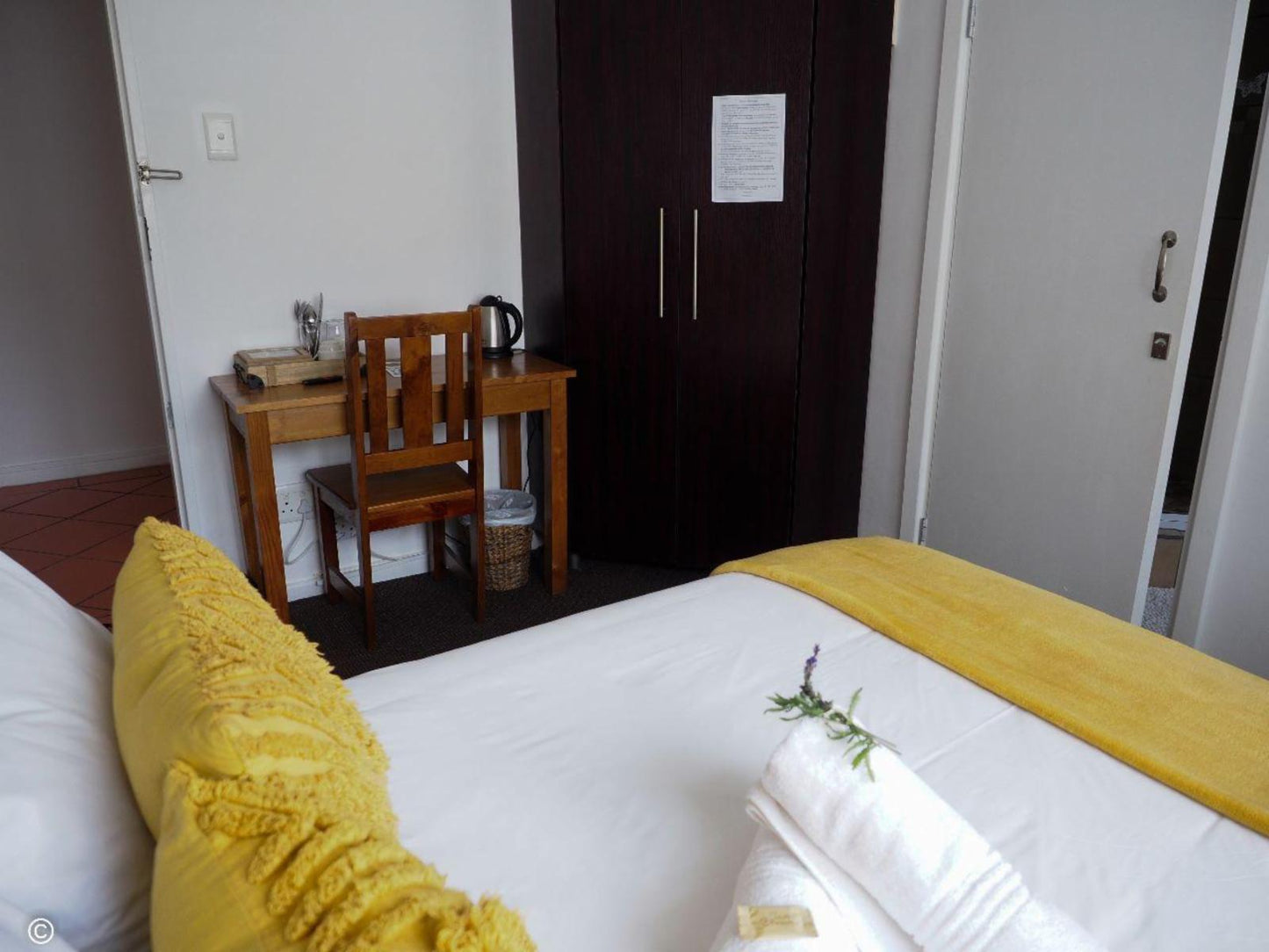 Double Room with Queen Bed @ The Palace Guest House