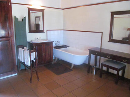 Twin Room with shower and Balcony @ The Woodsman B&B