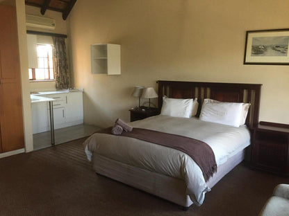 Twin Room @ Thorn Tree Lodge