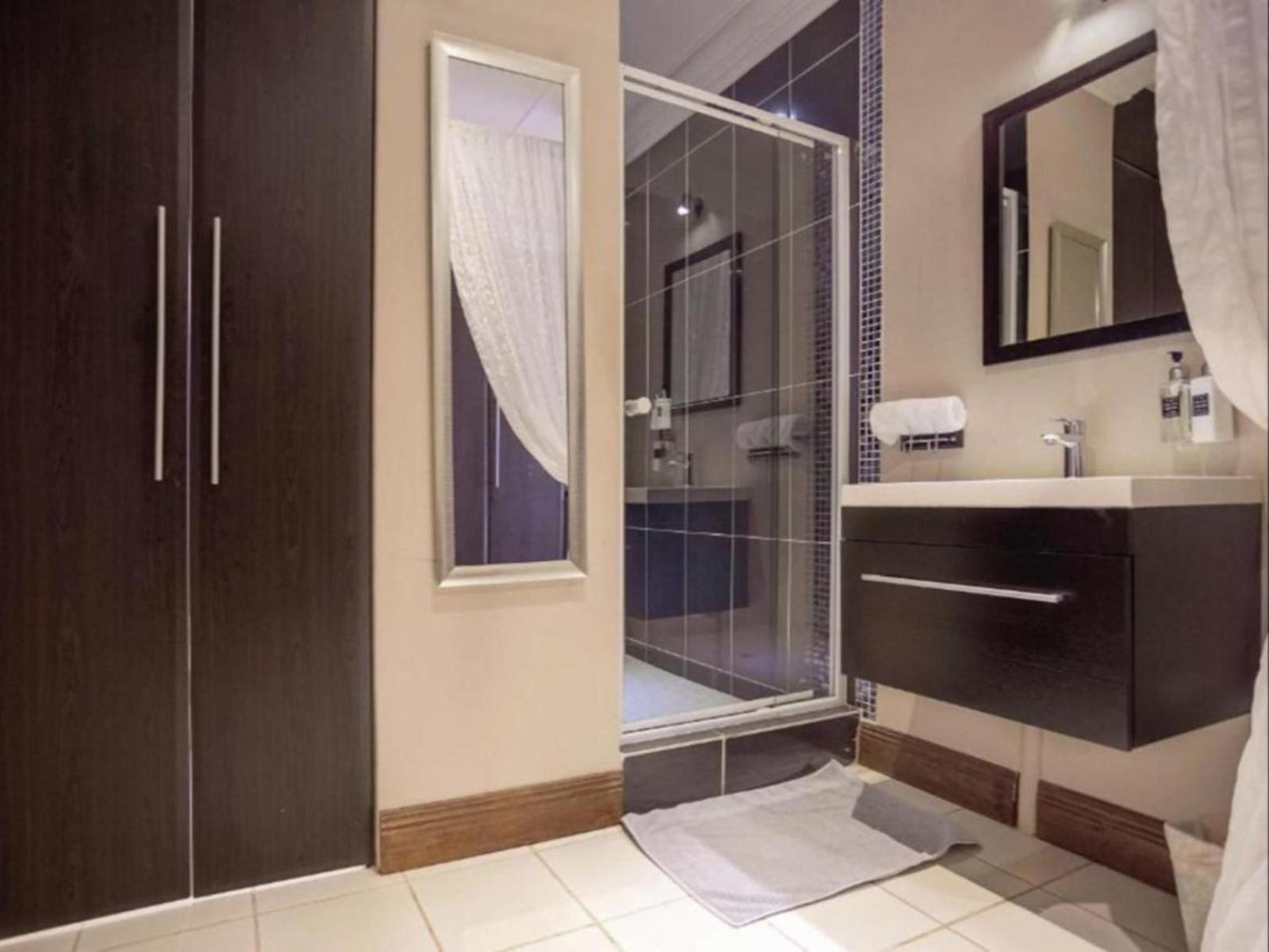 Three Oaks And An Aloe Boutique Hotel, Aloe Suites, Bathroom