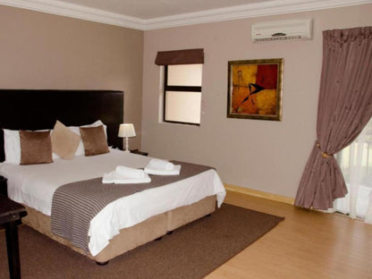 Three Oaks And An Aloe Boutique Hotel, Oak Suite, Bedroom