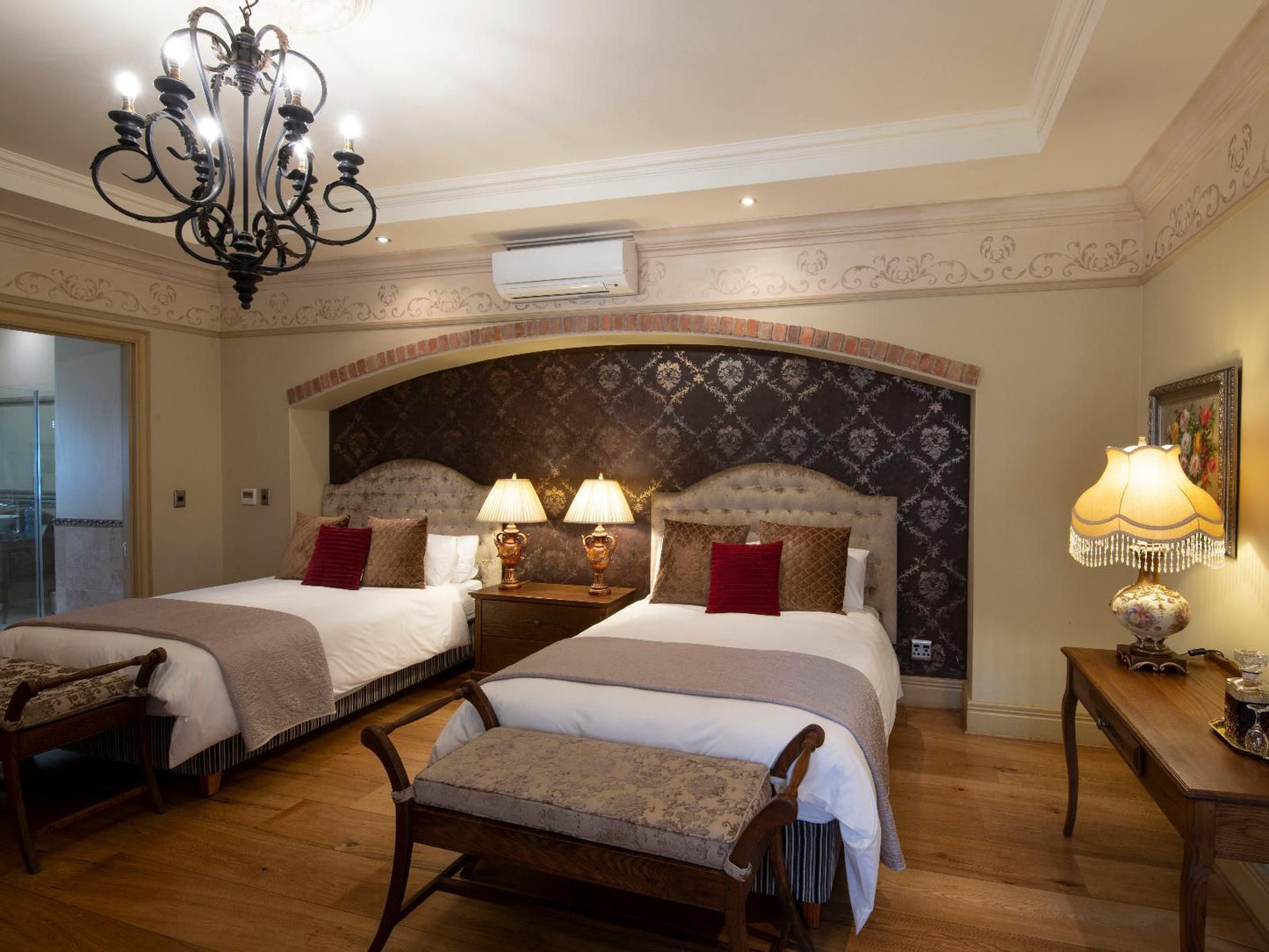 Three Rivers Lodge & Villa Anna Sophia, Long Stay Queen, Bedroom