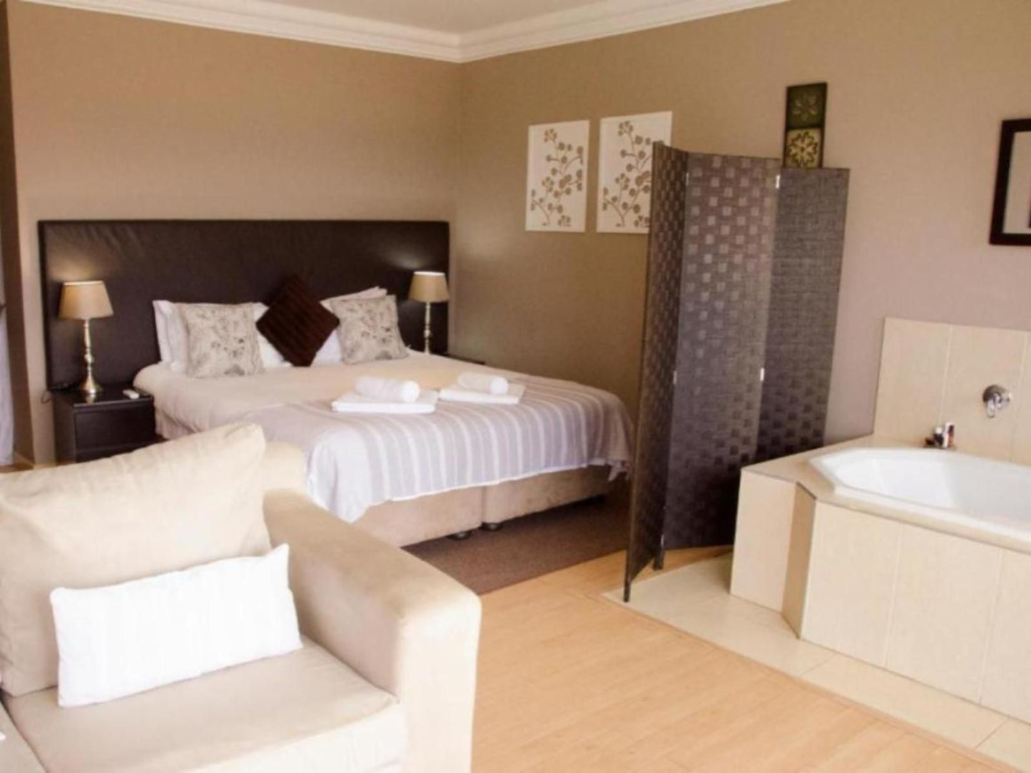 Three Oaks And An Aloe Flora Park Ah Hartbeespoort Hartbeespoort North West Province South Africa Bedroom