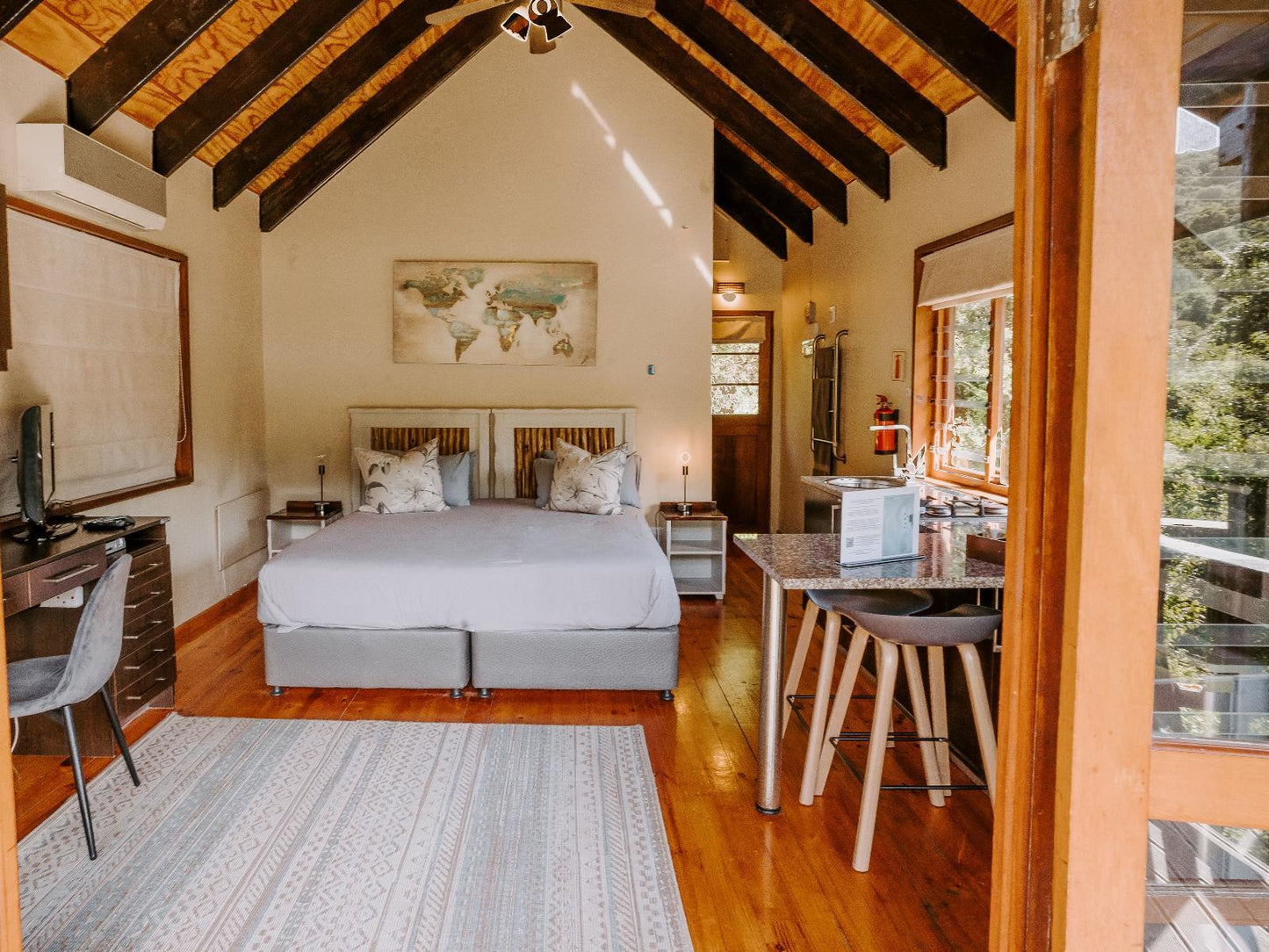 Heron 1 Bedroom En-suite Chalet @ Thunzi Bush Lodge