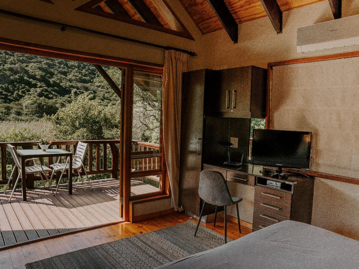 Heron 1 Bedroom En-suite Chalet @ Thunzi Bush Lodge