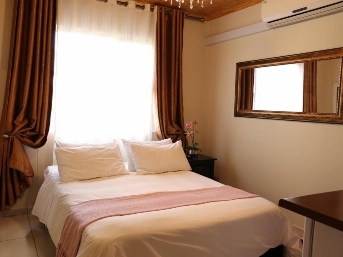 Tilla'S Guesthouse, Standard Single Room, Sepia Tones