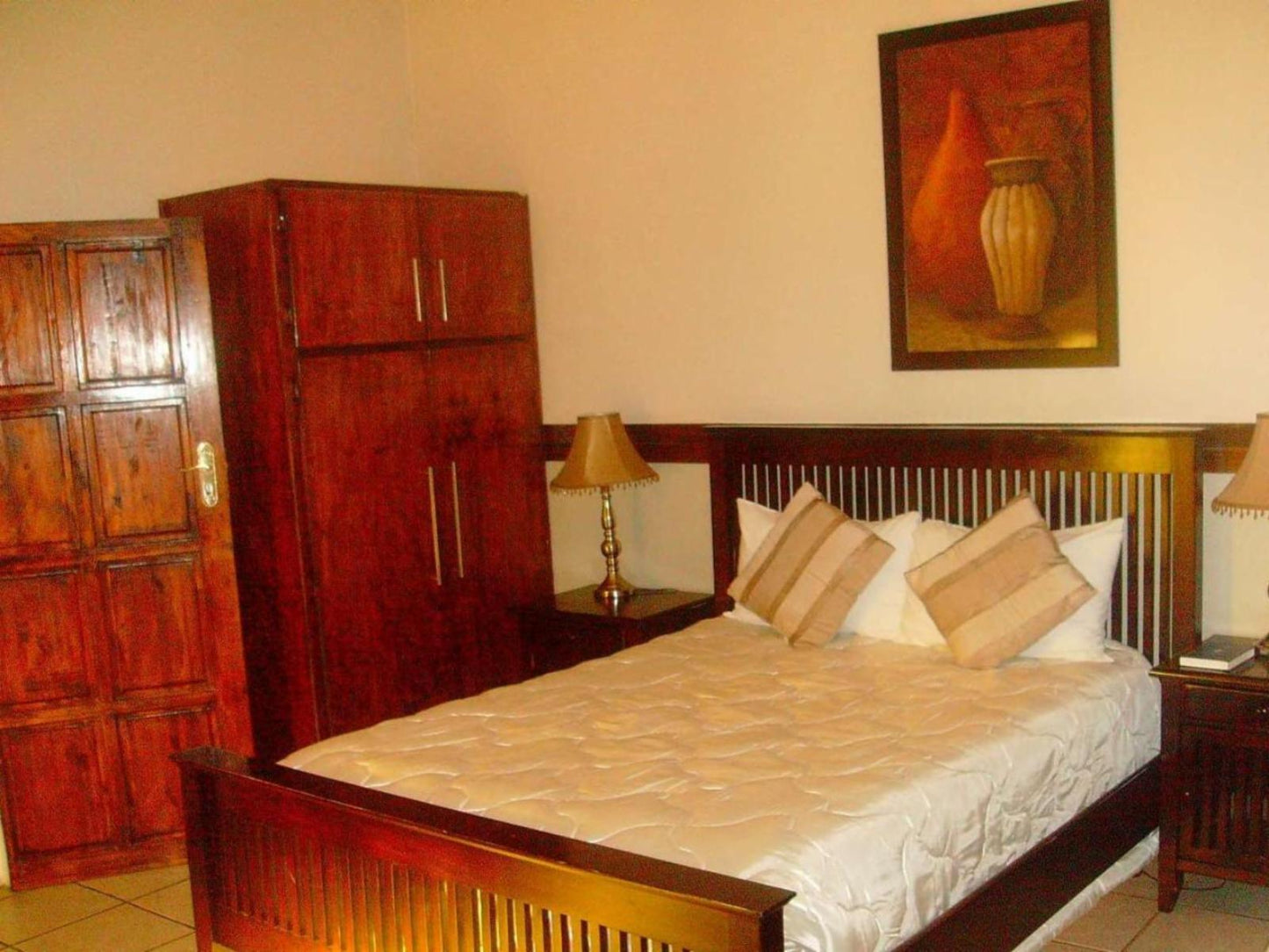 Double en-suite - Twin Bed and Shower @ Times Premier Town Lodge