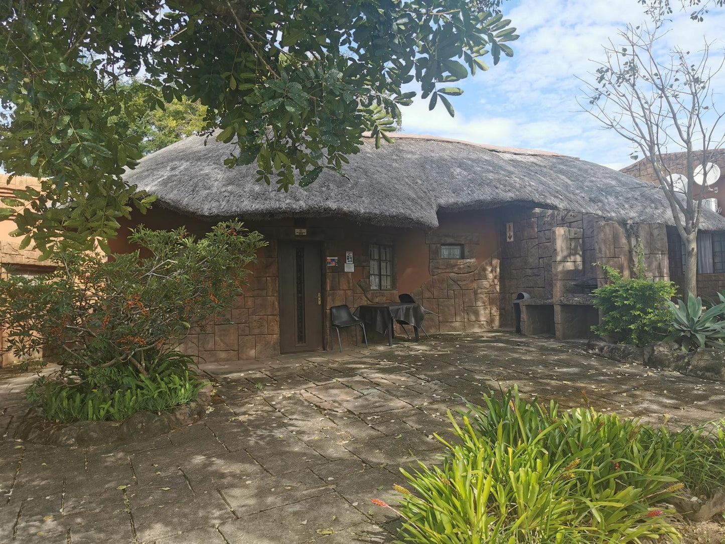 Thatched Cottage Unit 7 @ Tipperary Game Lodge
