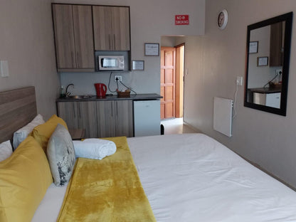 Tokelo Guesthouse Emalahleni, Standard King Room 10, Bedroom