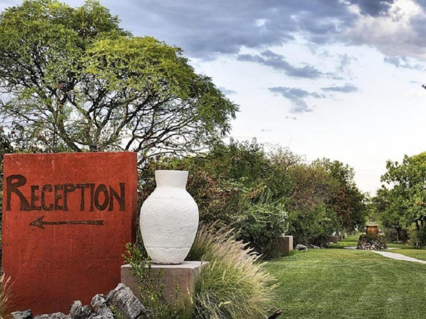 Toshari Lodge, Cemetery, Religion, Grave