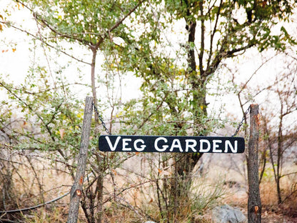 Toshari Lodge, Sign