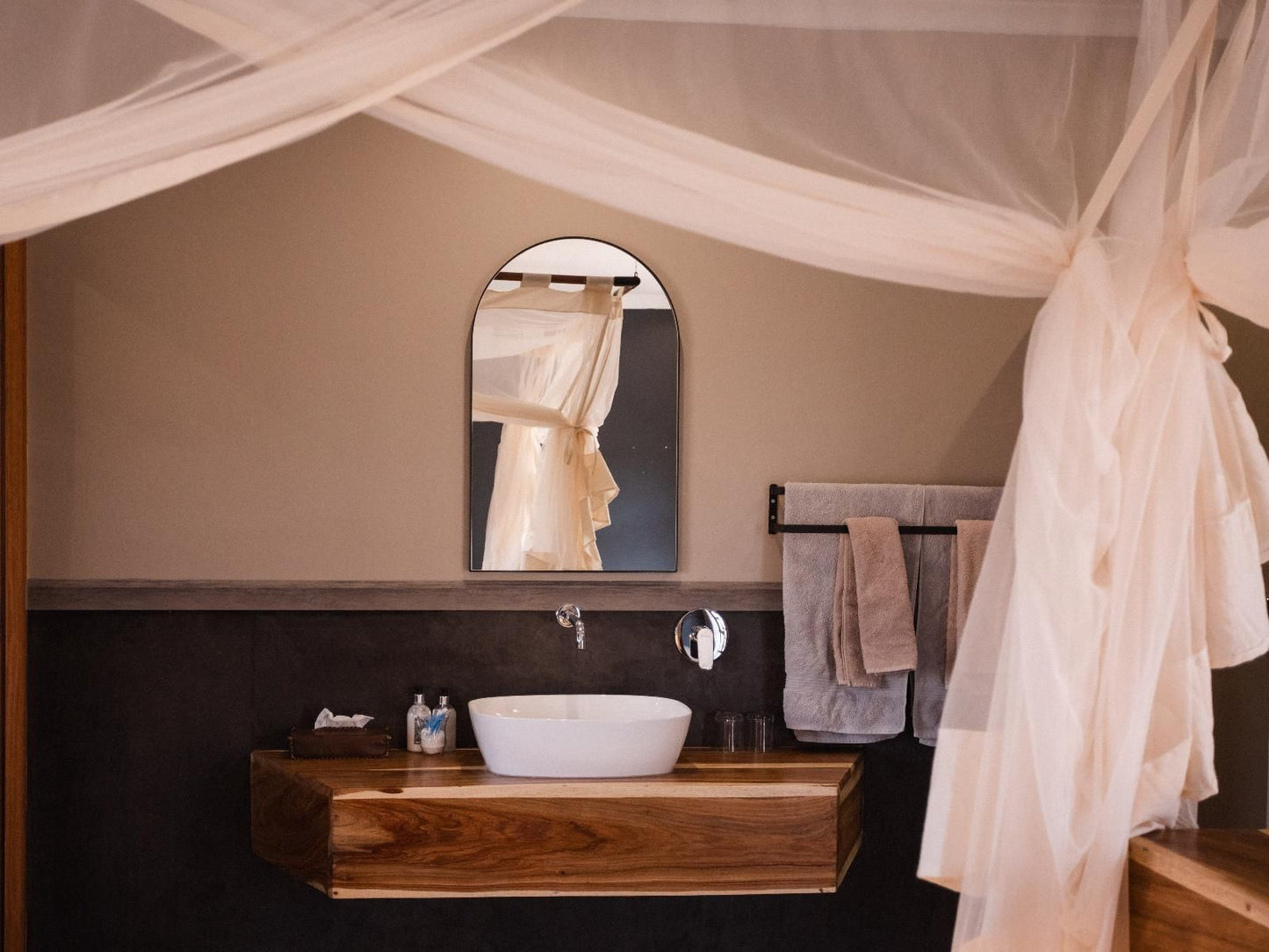 Toshari Lodge, Camp site, Bedroom