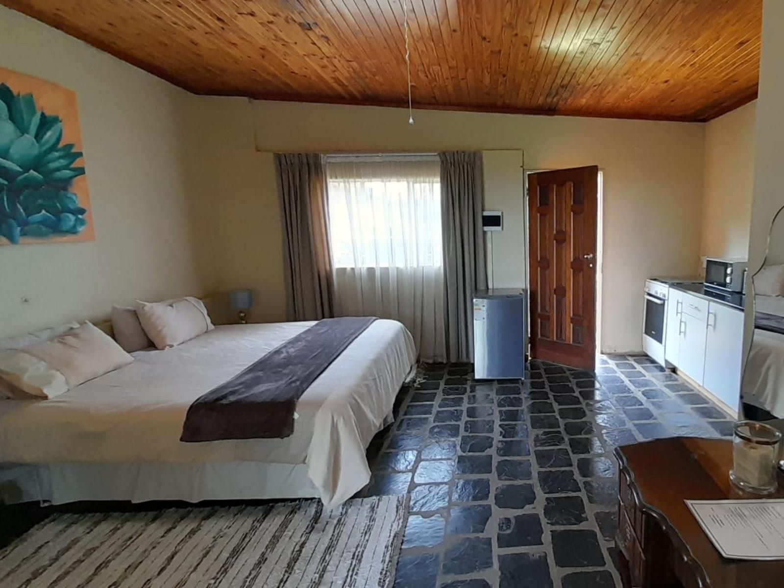 Tree Tops Guest Farm, Comfort Twin Suite for 2, Bedroom