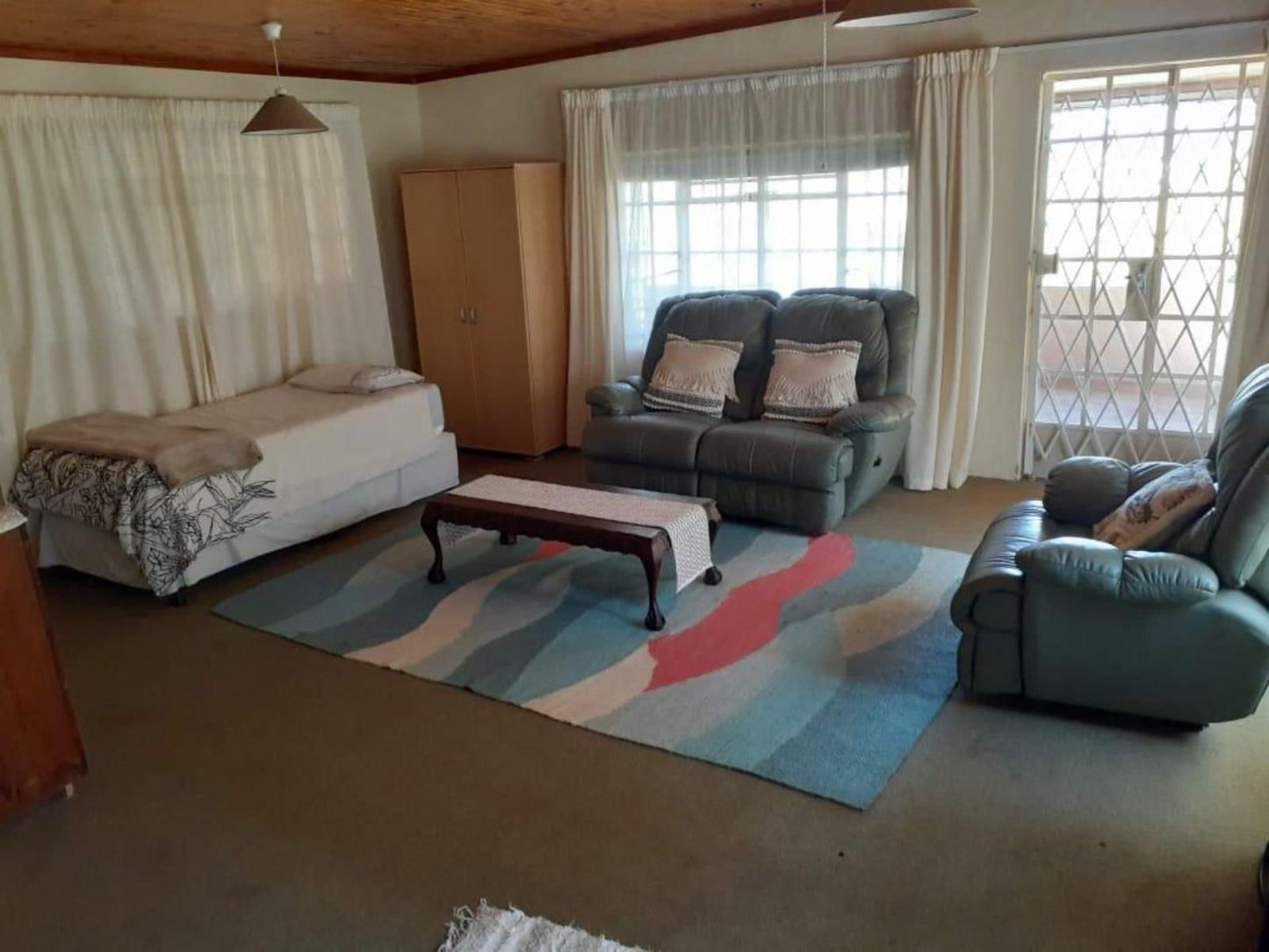 Tree Tops Guest Farm, Deluxe Suite for 3, Living Room