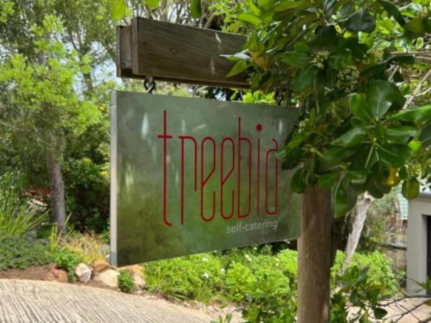 Treebia Self-Catering, Sign