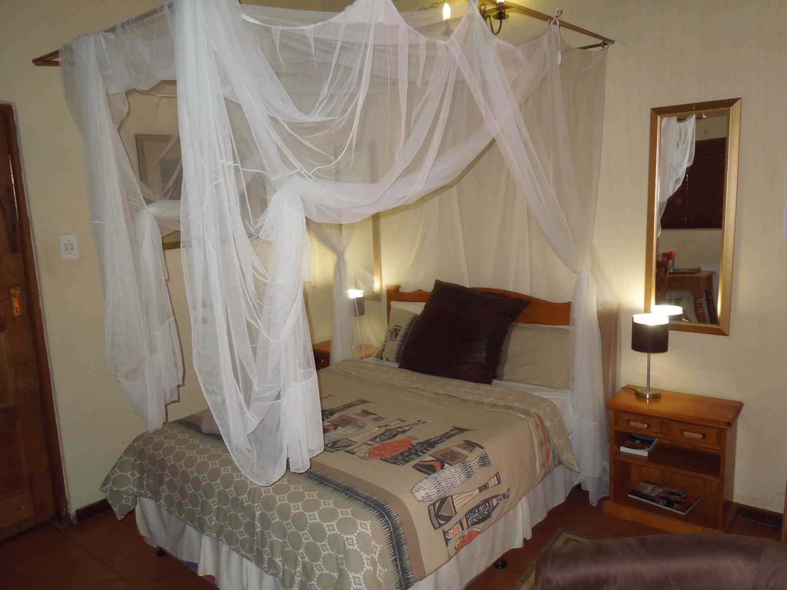 Trees Too Guest Lodge, Double/single room, Bedroom