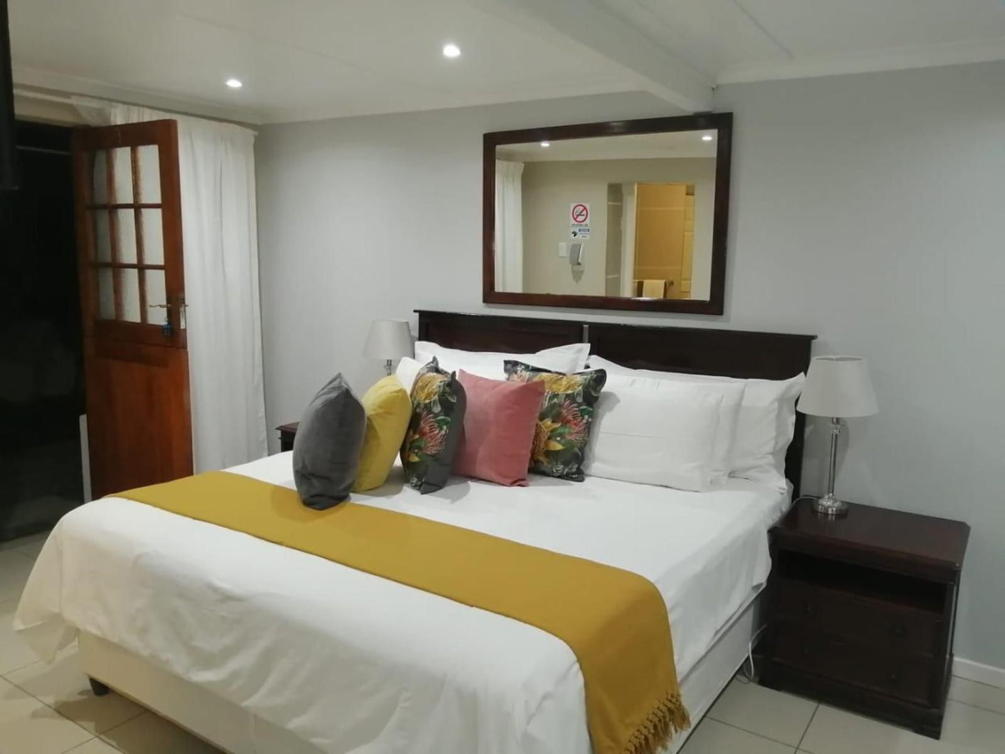 Tri-Angle B&B And Guesthouse, Self-catering Family Room, Bedroom