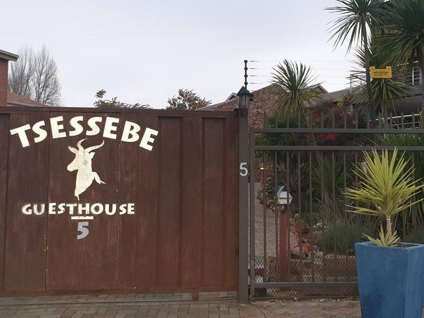 Tsessebe Guesthouse, Sign