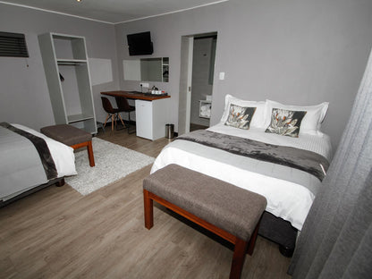 Tsessebe Guesthouse, Luxury Family Room, Bedroom