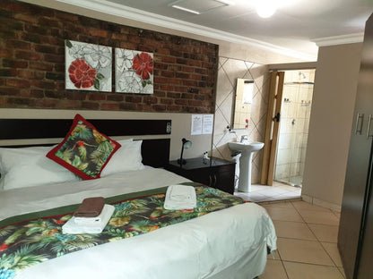 Tsessebe Guesthouse, Modern Luxury Family Room, Bedroom