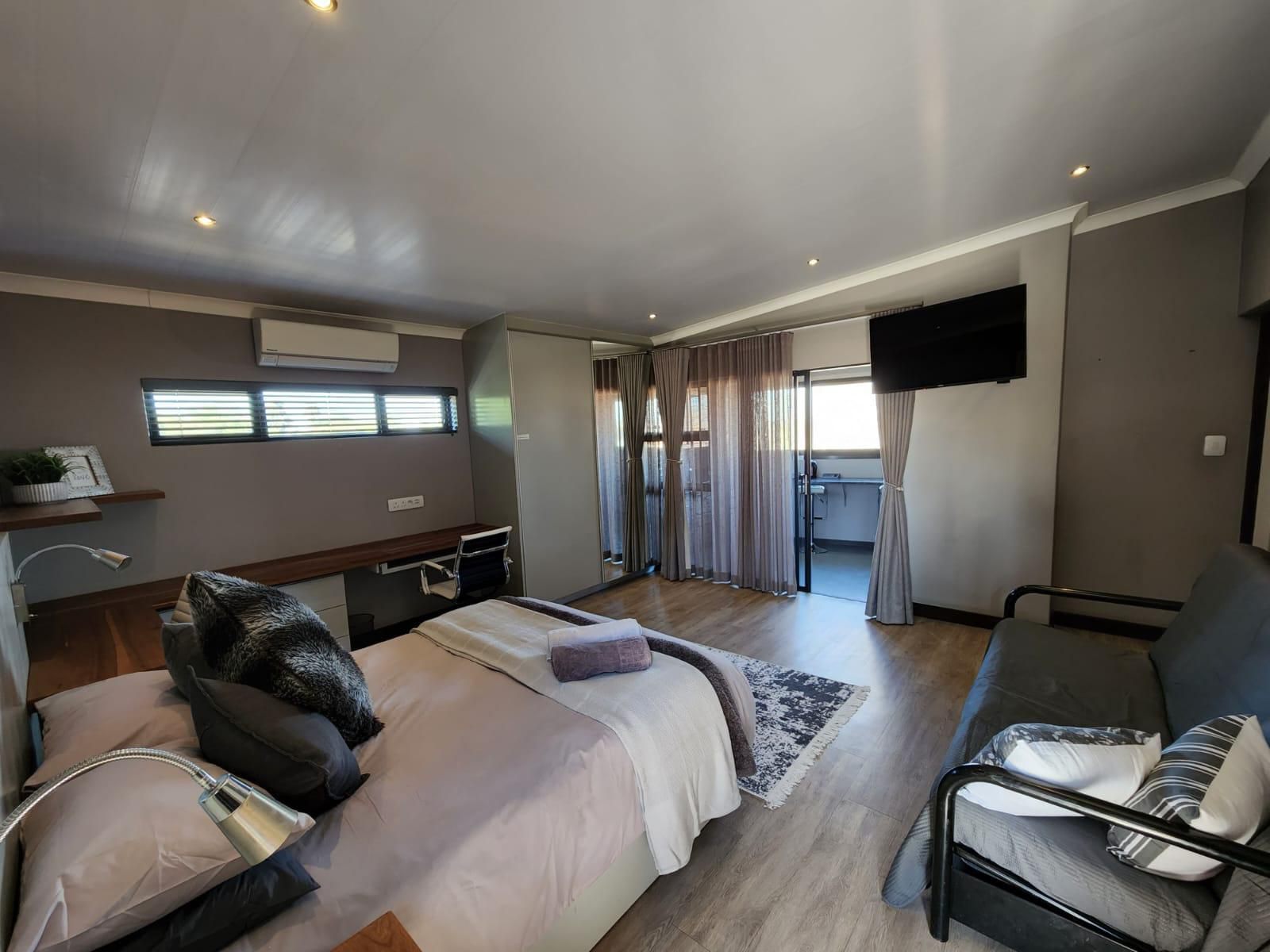 Tsessebe Guesthouse, Modern Luxury Twin Room, Bedroom