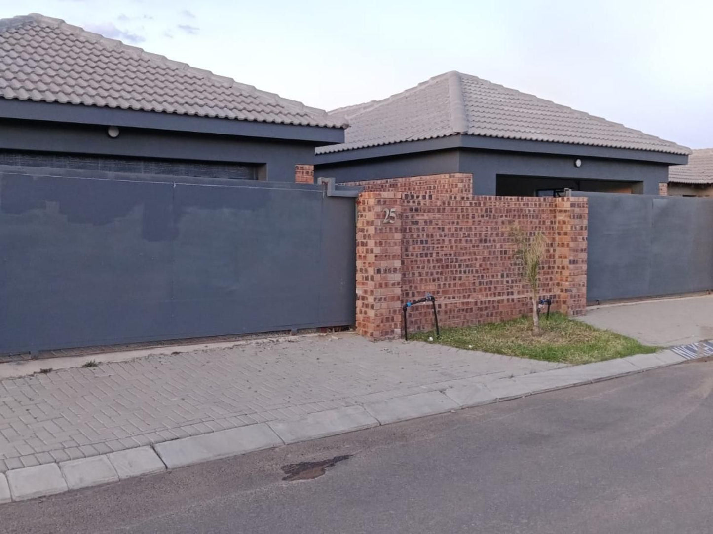 Tshepang Apartments Secunda, House, Building, Architecture, Wall, Brick Texture, Texture