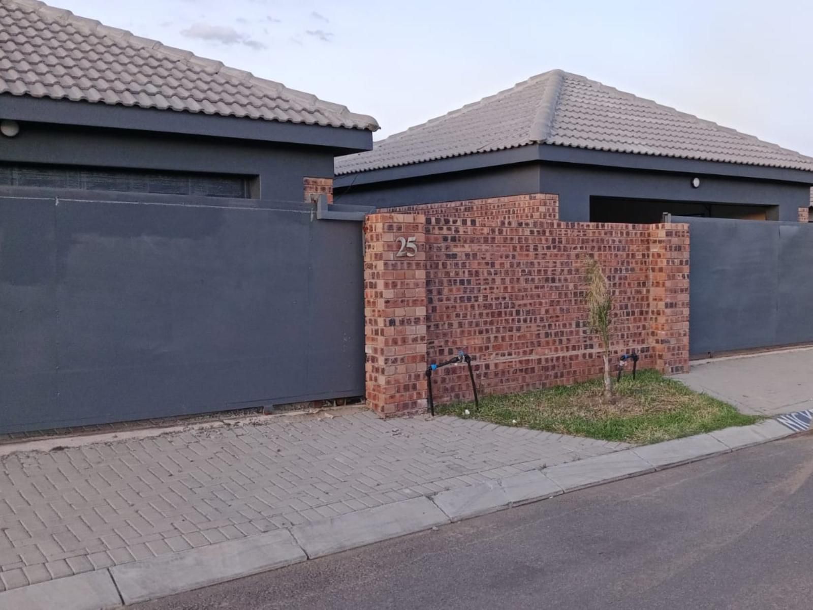 Tshepang Apartments Secunda, House, Building, Architecture, Wall, Brick Texture, Texture