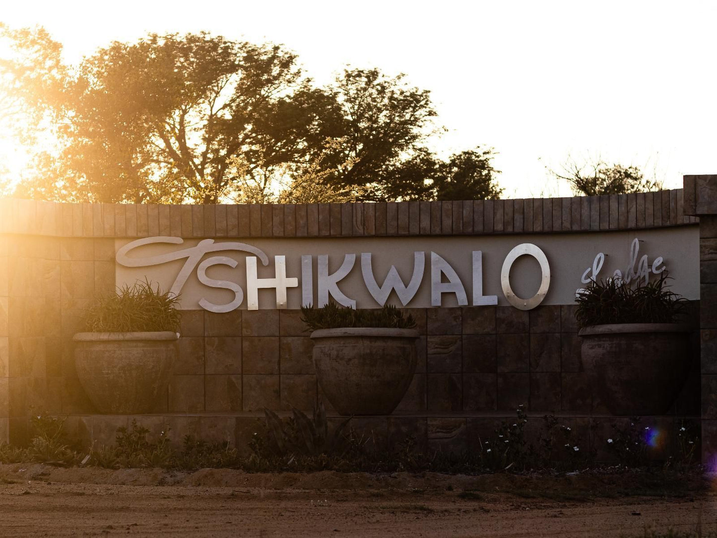 Tshikwalo Game Lodge, Sign