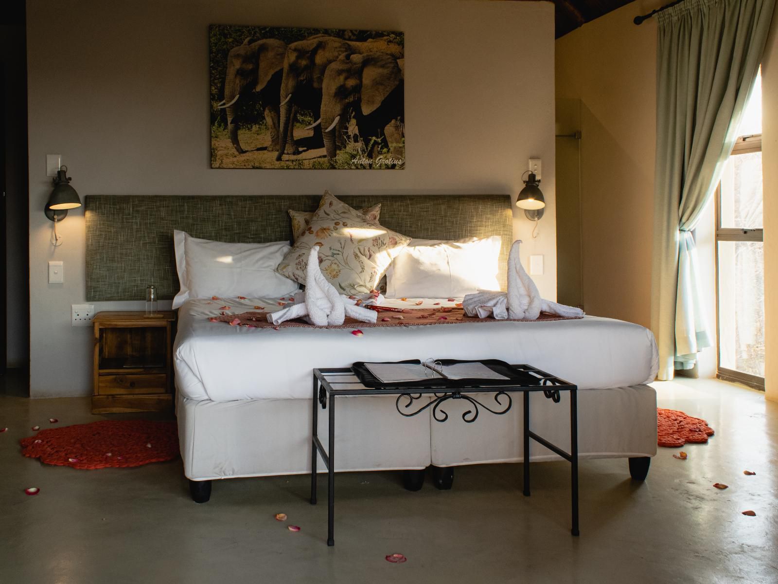 Tshikwalo Game Lodge, Family Chalet sleeps 4, Bedroom