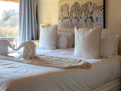 Tshikwalo Game Lodge, Luxury Room, Bedroom