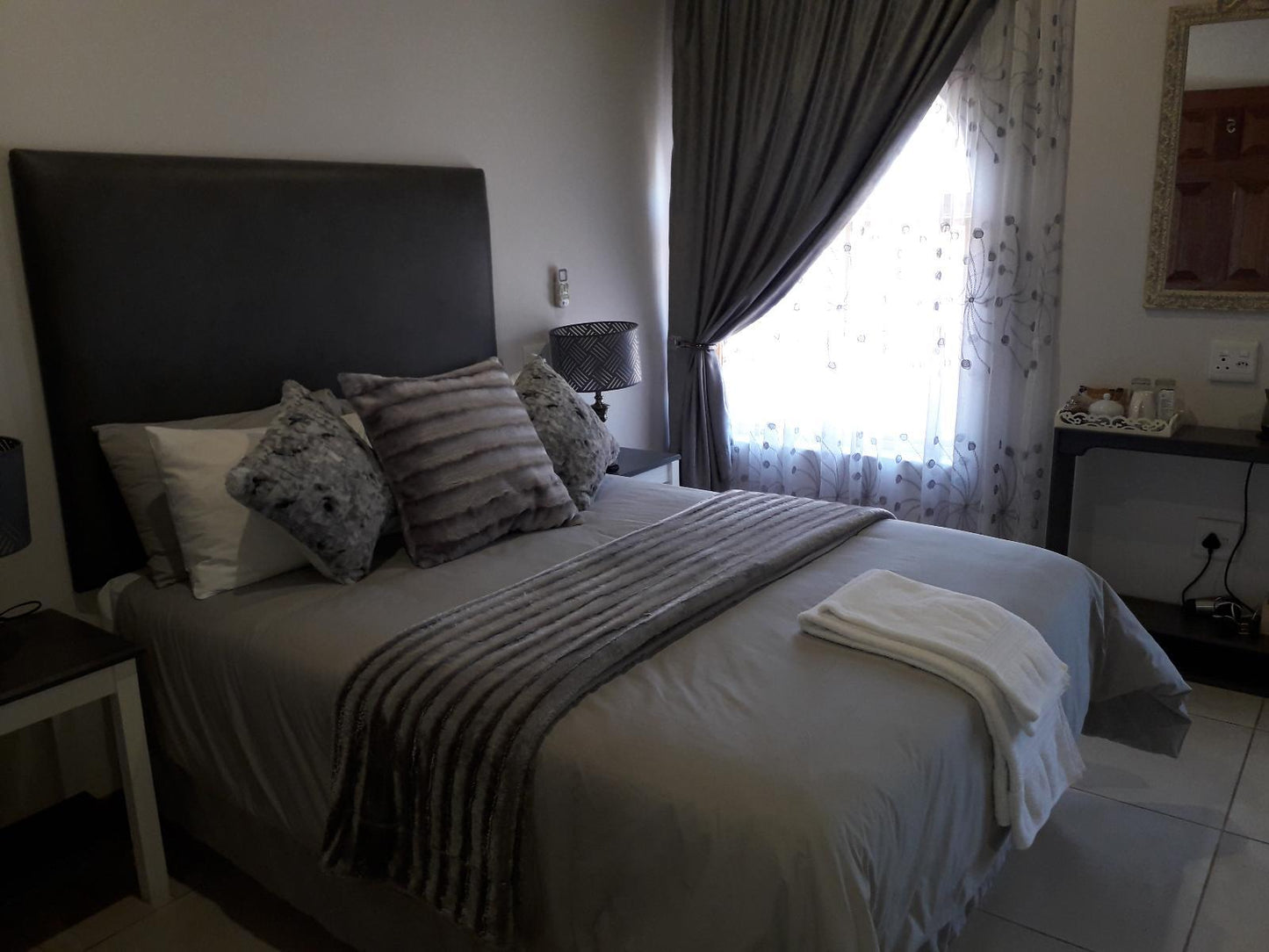 Double Room with shower @ Tuscany Boutique Hotel