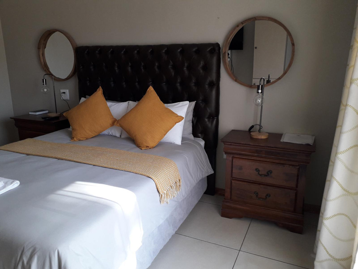 Double Room with shower @ Tuscany Boutique Hotel