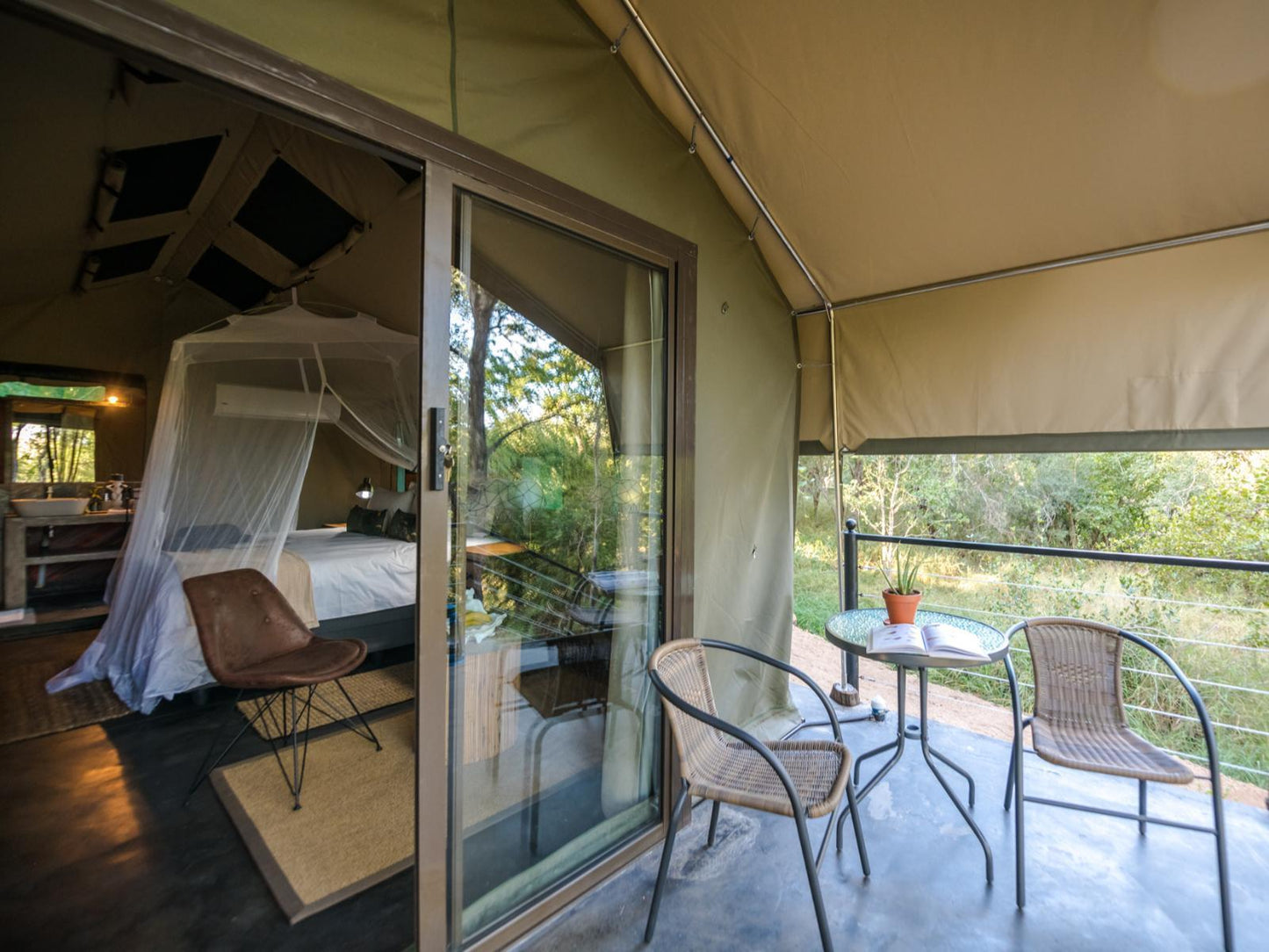 Leadwood Luxury Tent @ Umkumbe Bush Lodge Luxury Tented Camp